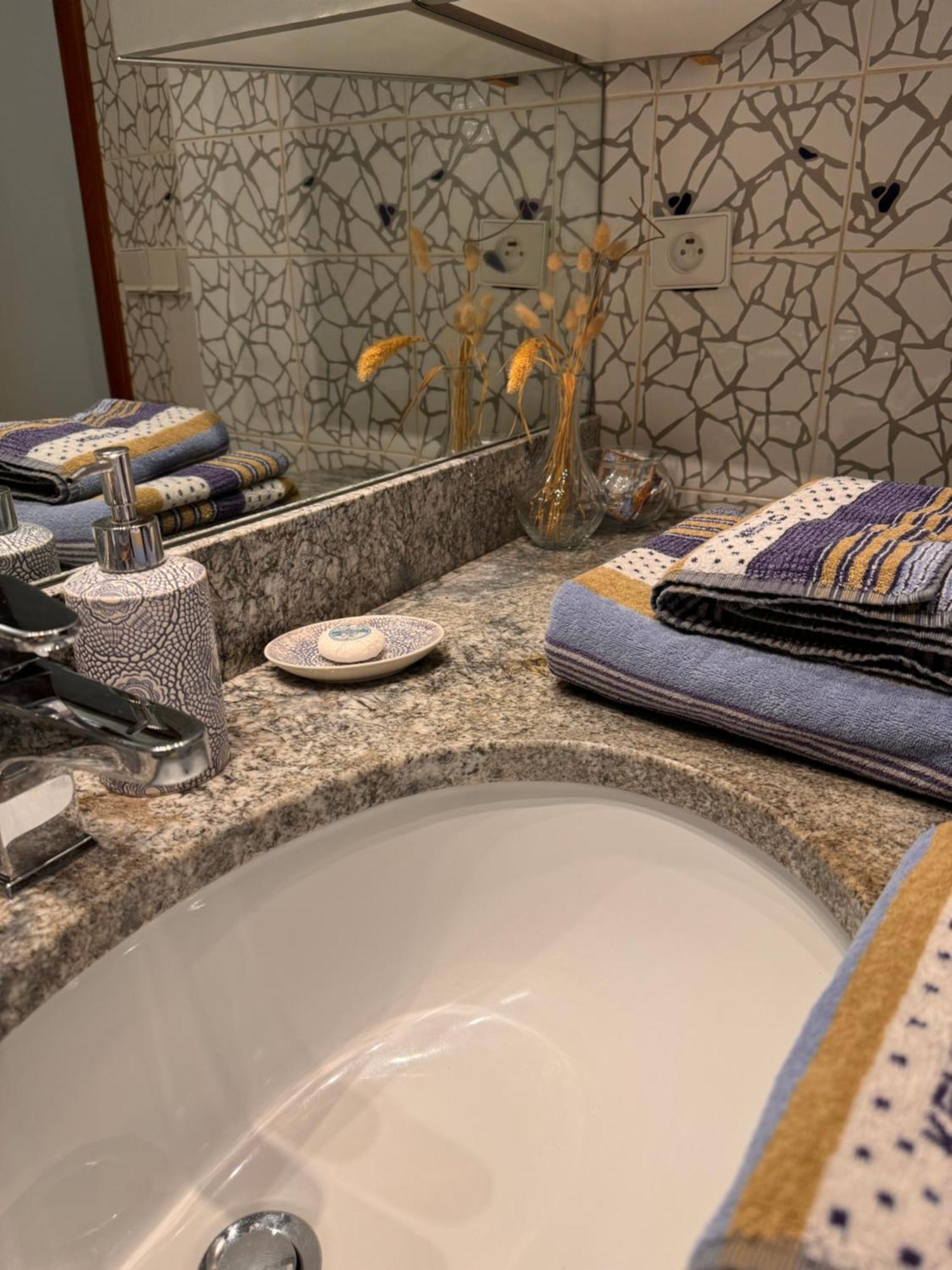 L'Elegante - Maison De Ville Avec Bains A Remous - Parking Inclus 圣保罗-德旺斯 外观 照片